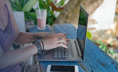 Jak přilákat digitální nomády? Moře a víza jsou výhodou, nikoliv však klíčem, ukazuje nová studie