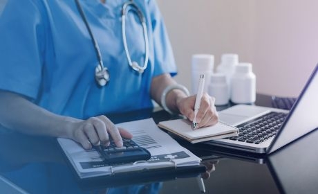 Jak vybraná zdravotní rizika souvisejí s výdaji na zdravotní péči